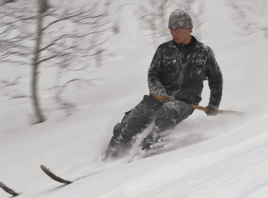 Ashatu driving his skis 